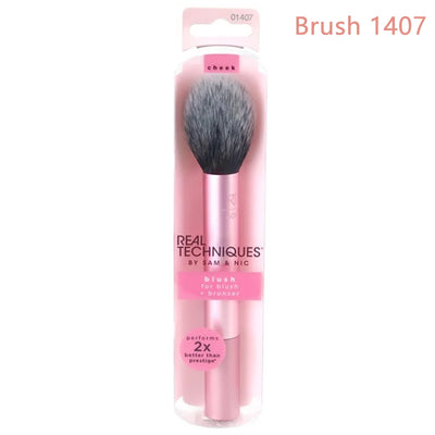 Real Techniques Blush Brush 1407, designed for flawless application of blush and bronzer, featuring soft nylon bristles.